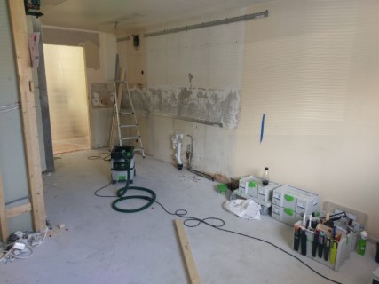 Ren vägg efter köksrivning
